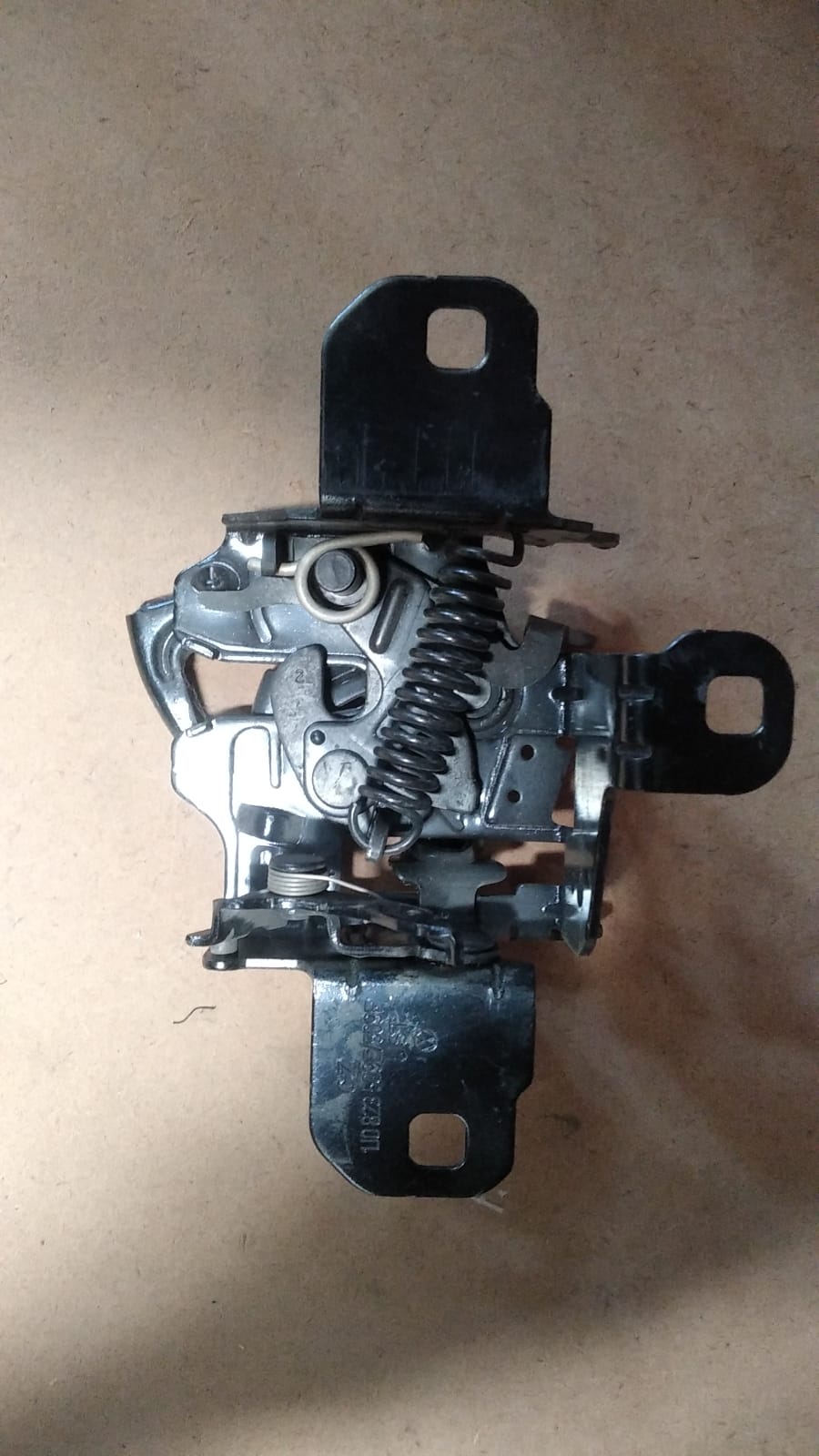 VOLSKWAGEN POLO HB 1996-1999 ÖN KAPUT KİLİDİ