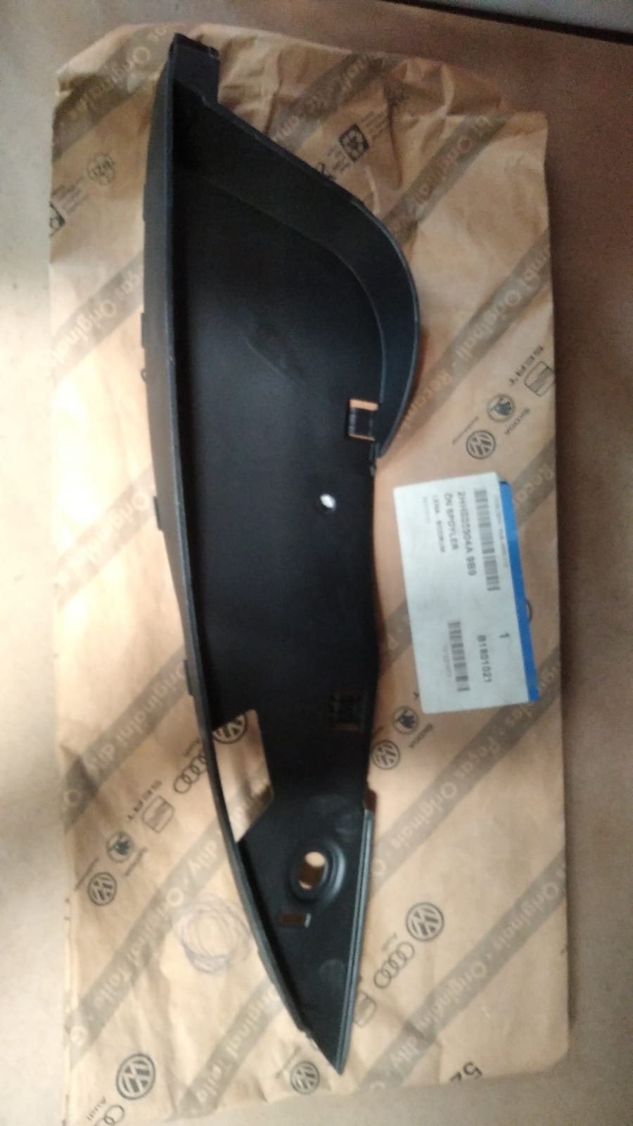 Amarok  Ön spoyler saten siyah  Uçu