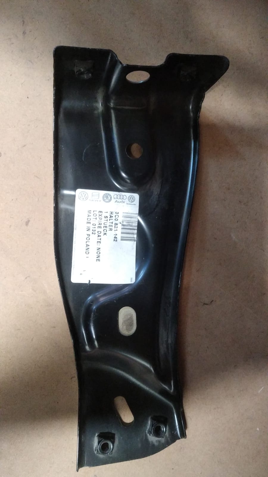 Passat 2006-2010 Çamurluk Bağlantı Braketi Ön Sağ