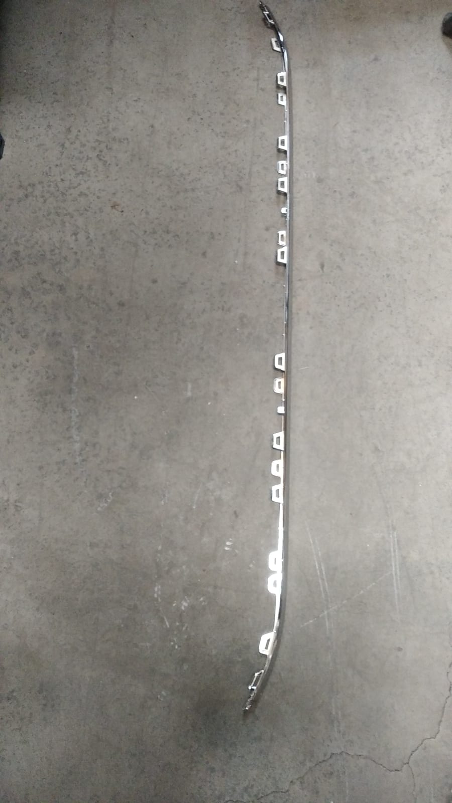 Passat B8 Kasa 2015-2019 Ön Tampon Alt Orta Çıtası Krom Nikelaj