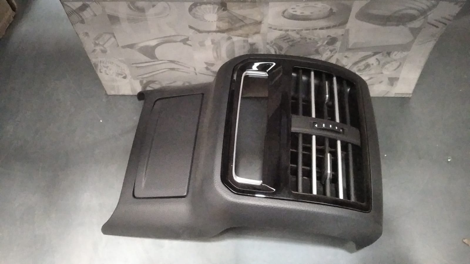 Passat B8 15-19 Orta Konsol Hava Kanalı Arka