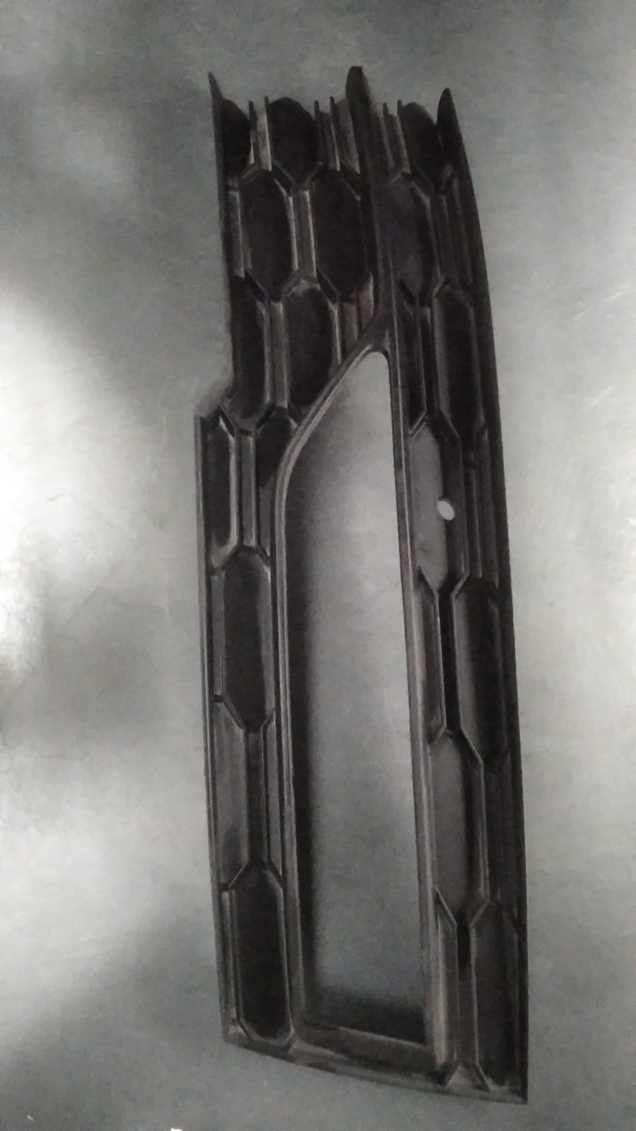 Octavıa 2020-  Sis Far Izgarası Sağ Sensör Deliksiz