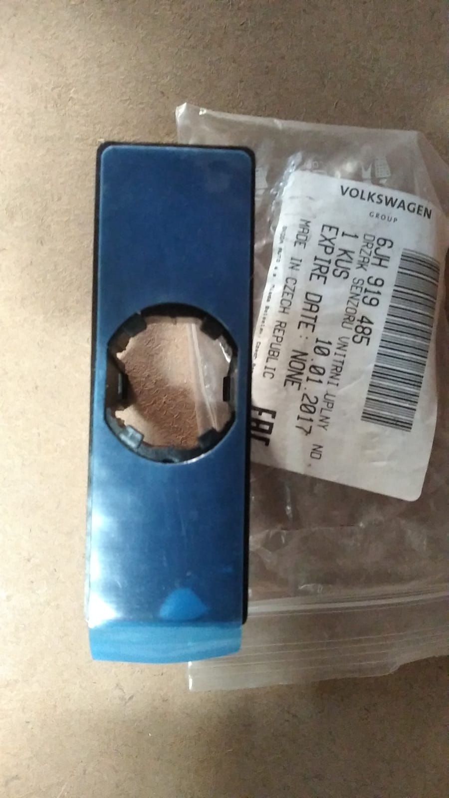 Škoda Arka Merkezi Park Sensörü Tutucu