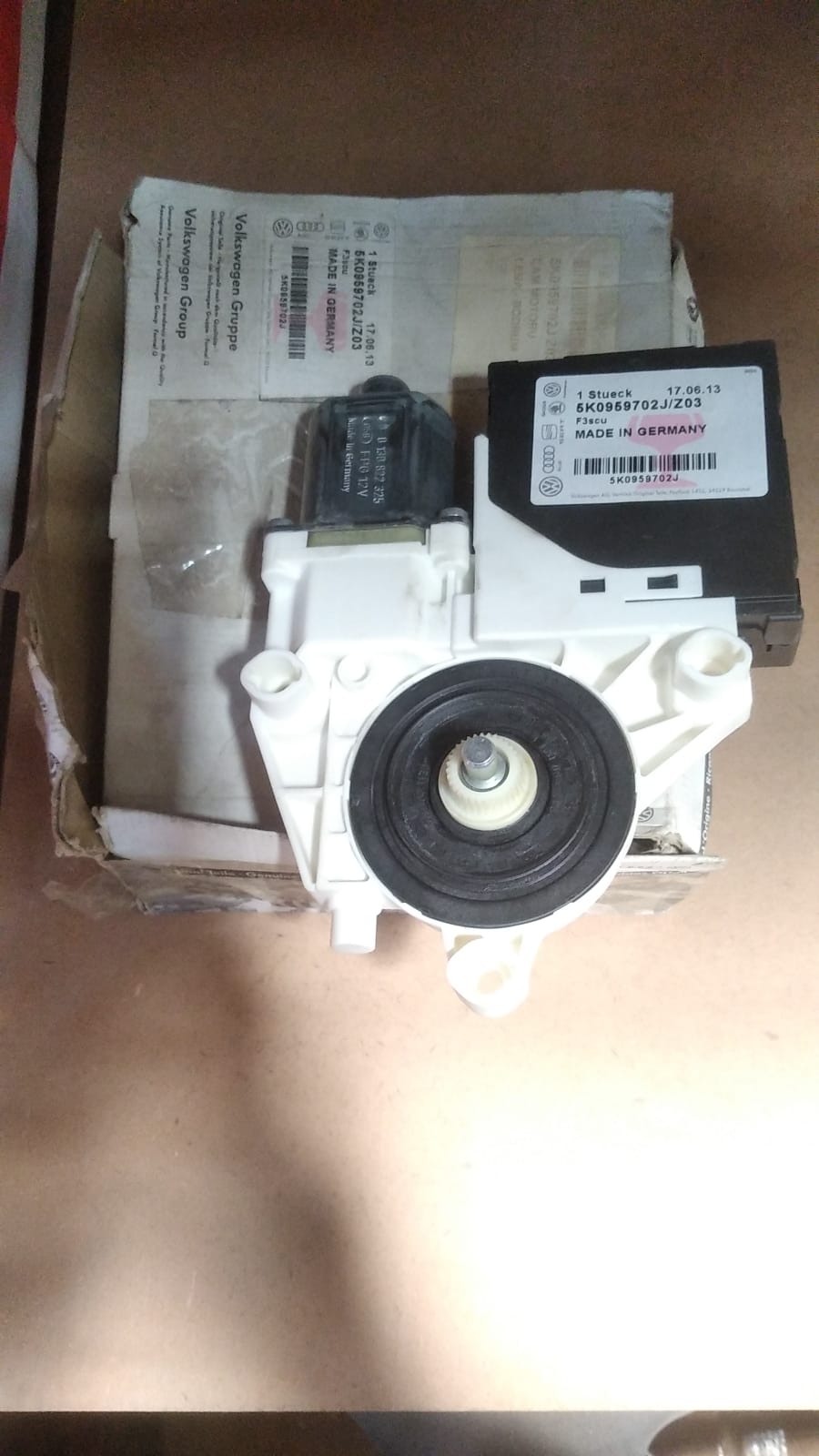 Golf: 04 - 07, Jetta: 06 - 11, Passat: 06 - 07 Cam Motoru,Ön,Sağ