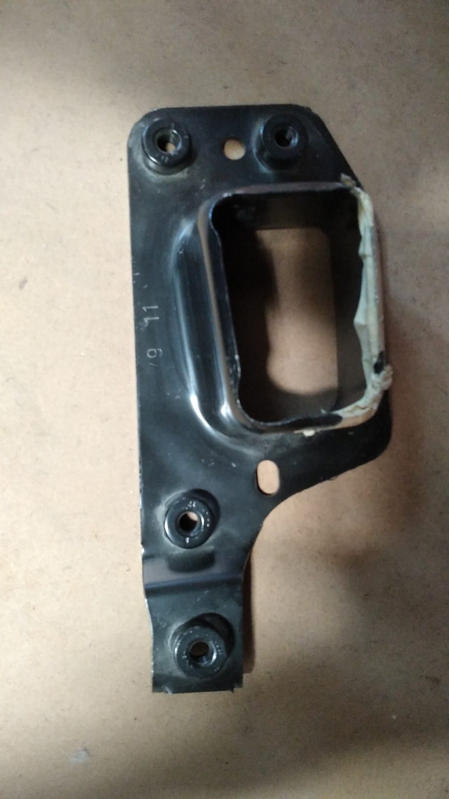 Polo 2010- Sol Ön Tampon Takviye Braketi