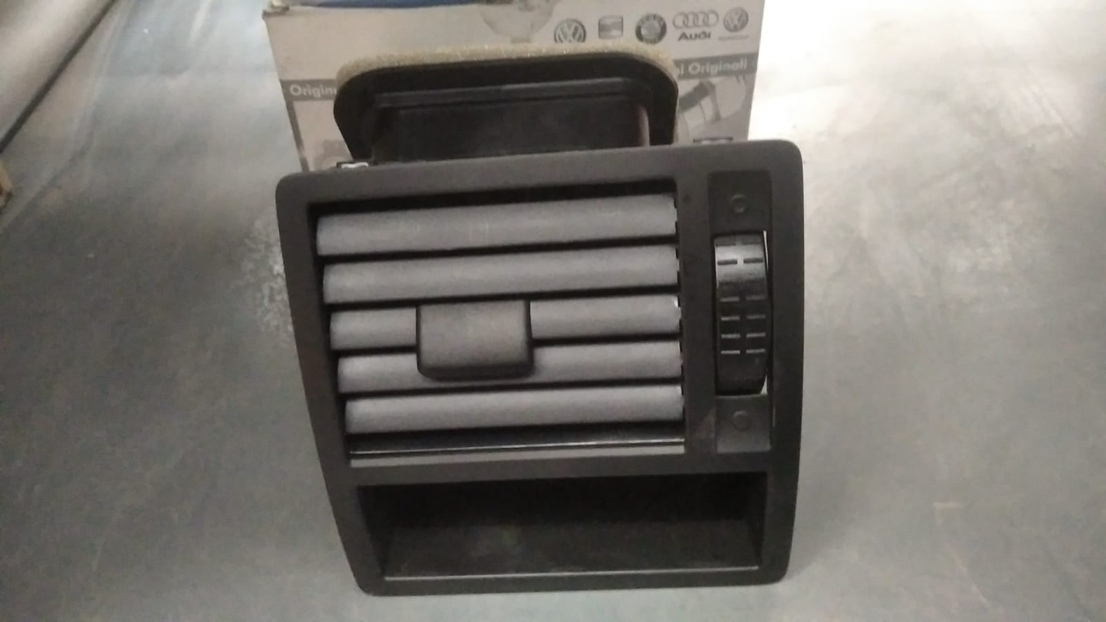 Octavia  2013-2020 Arka Konsol Havalandırma  (2013-2020)