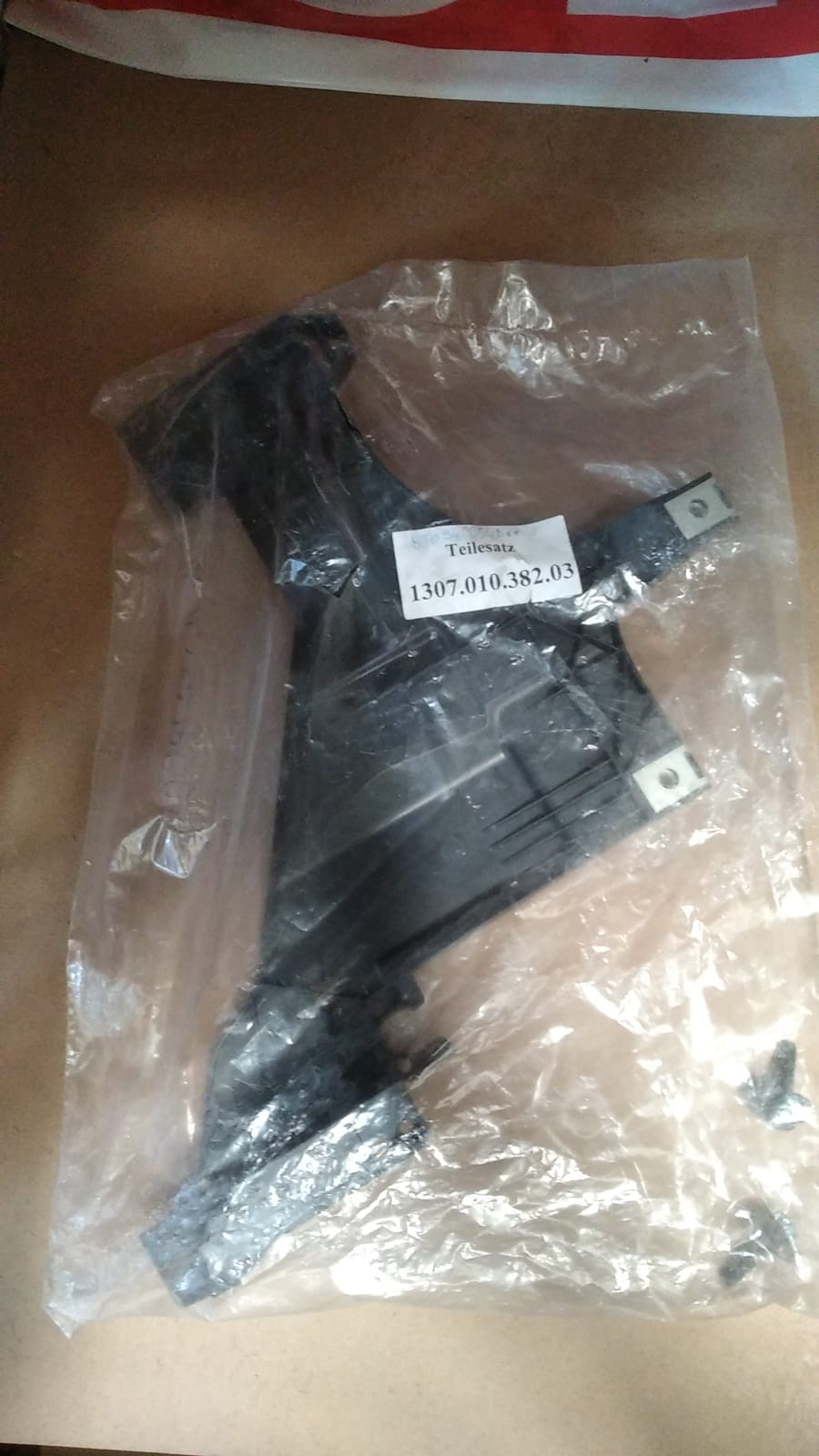 Audi A4  2010-2014 Allroad Sağ Far Alt Braketi