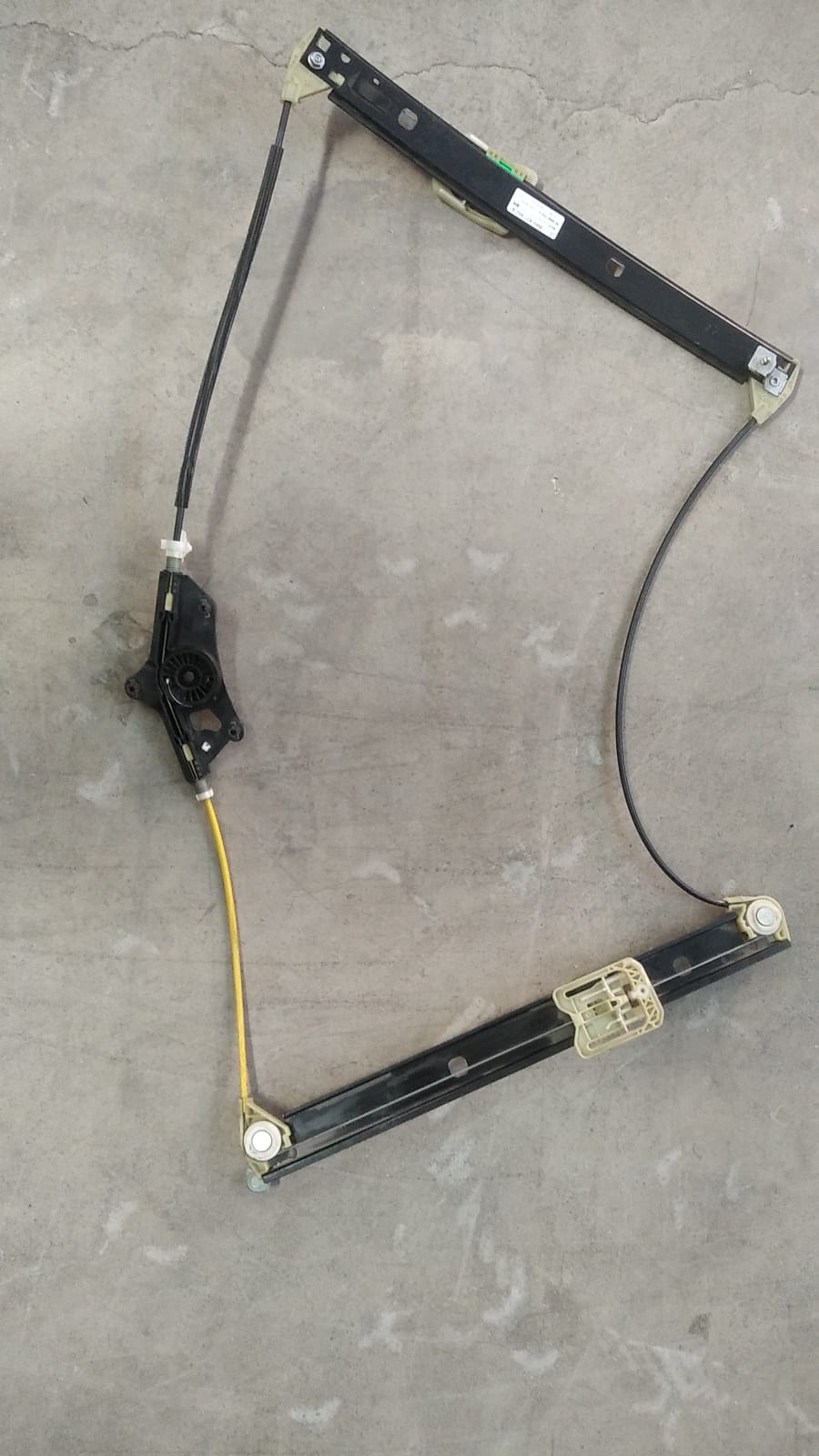 A4 B9 Ön Sağ Kapı Cam Krikosu