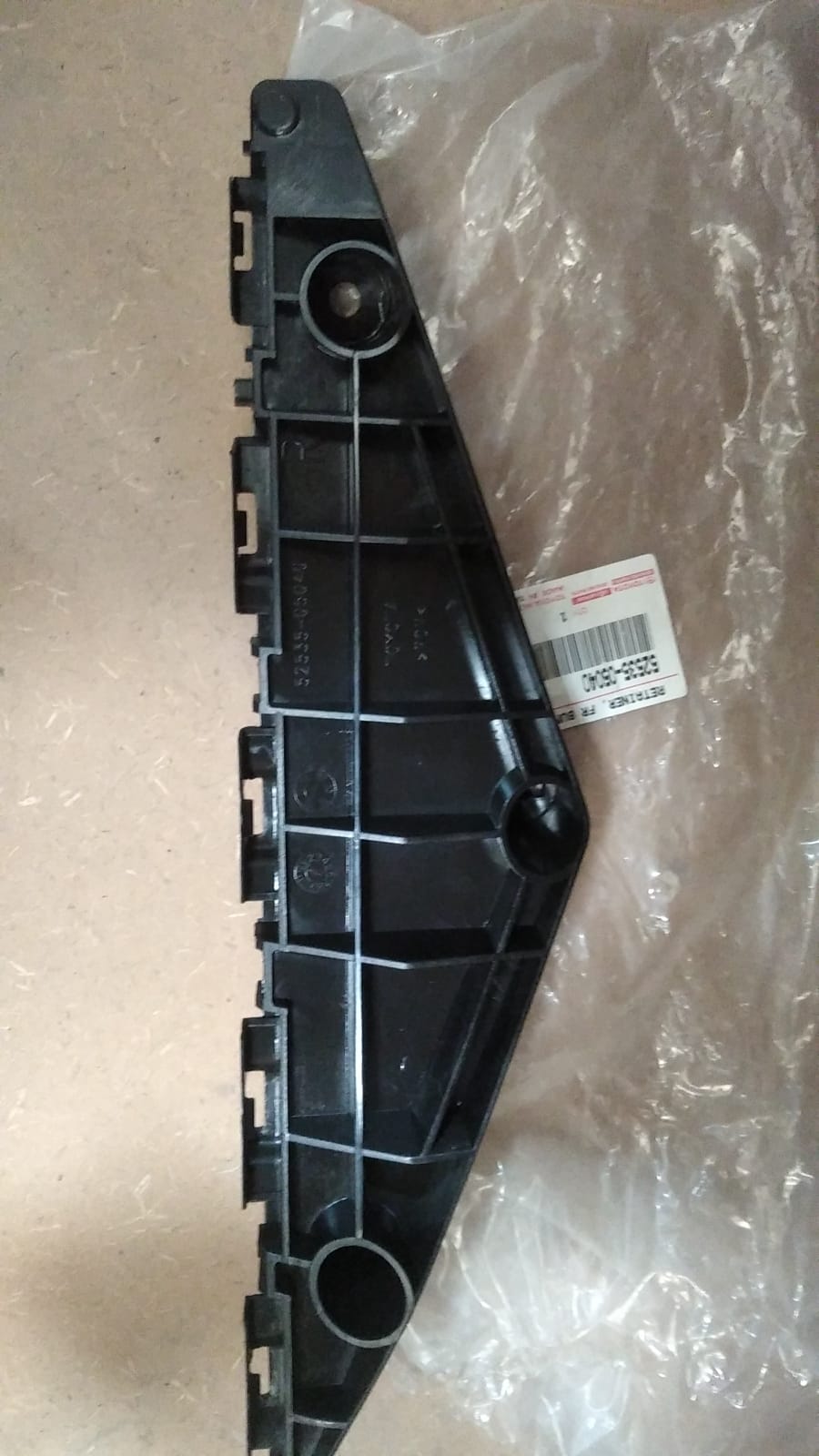 Avensıs 10-14 Ön Tampon Braketi Sağ Plastik