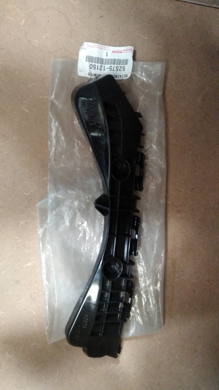 Auris 07-10 sağ arka tampon braketi