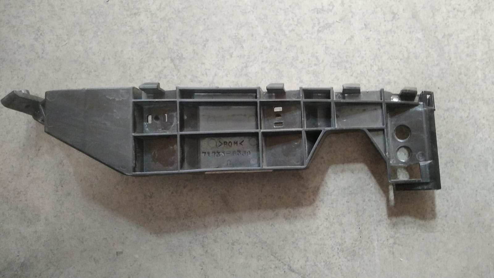 Swift  Ön Tampon Braketi Sağ