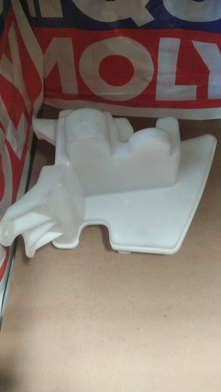 toyota corolla 2013-2018 sılecek su deposu