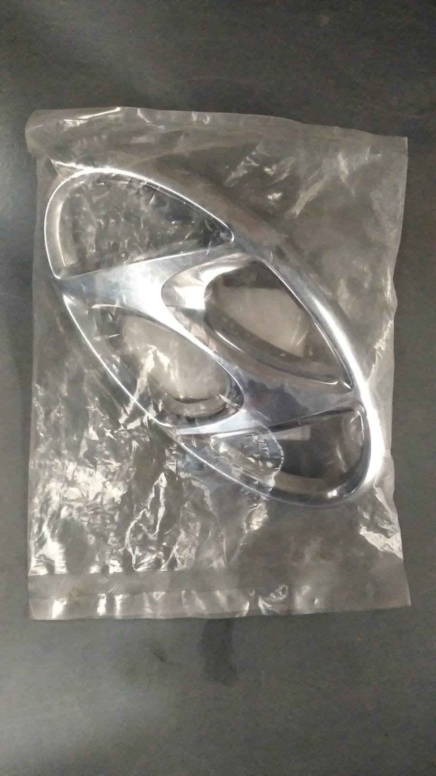 Hyundai İ30 Ön Panjur Amblemi Krom 2013