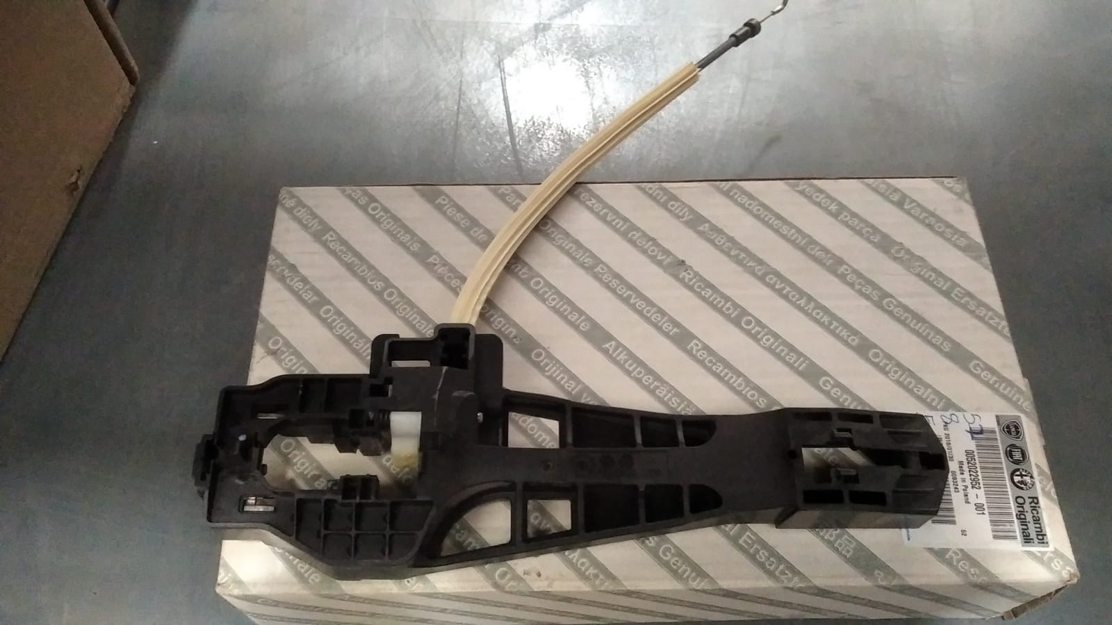 FIAT EGEA 2016 SAĞ DIŞ KAPI KOLU BRAKETİ