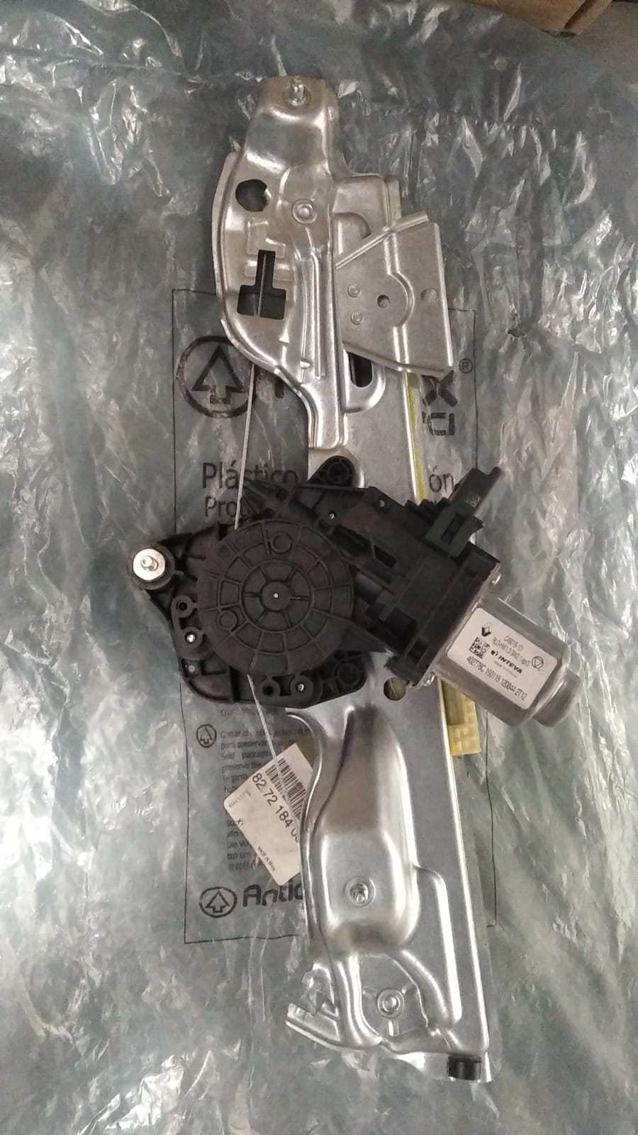 Renault Megane 4 Sol Arka Kapı Cam Krikosu