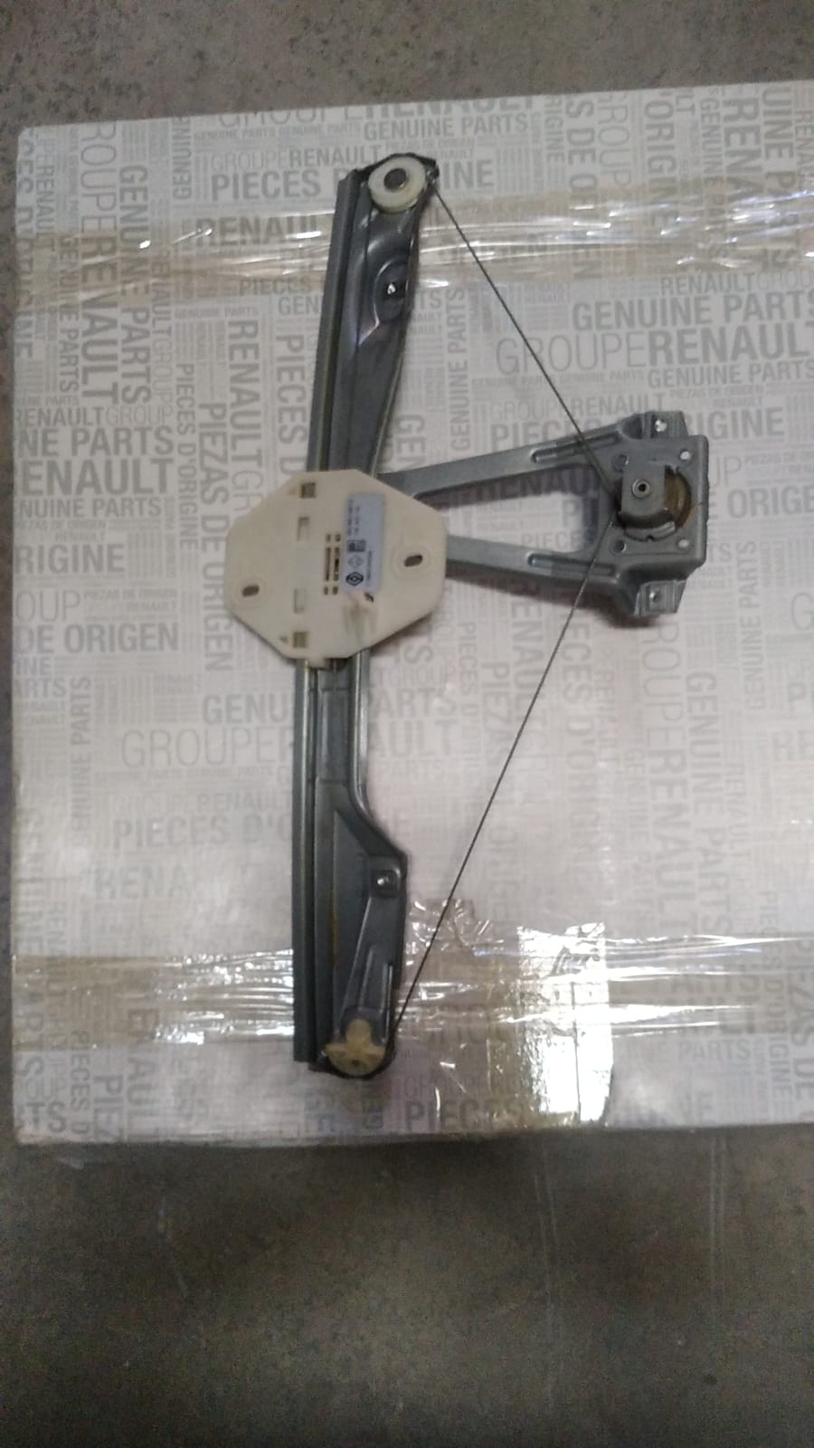 Renault Clio 2 Sağ Arka Cam Krikosu