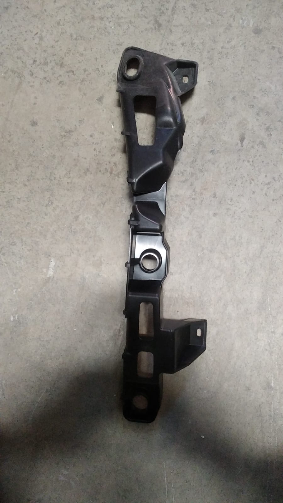 Clio 3-III Sol Ön Tampon Braketi Far Alt Ayağı (2009-2012)