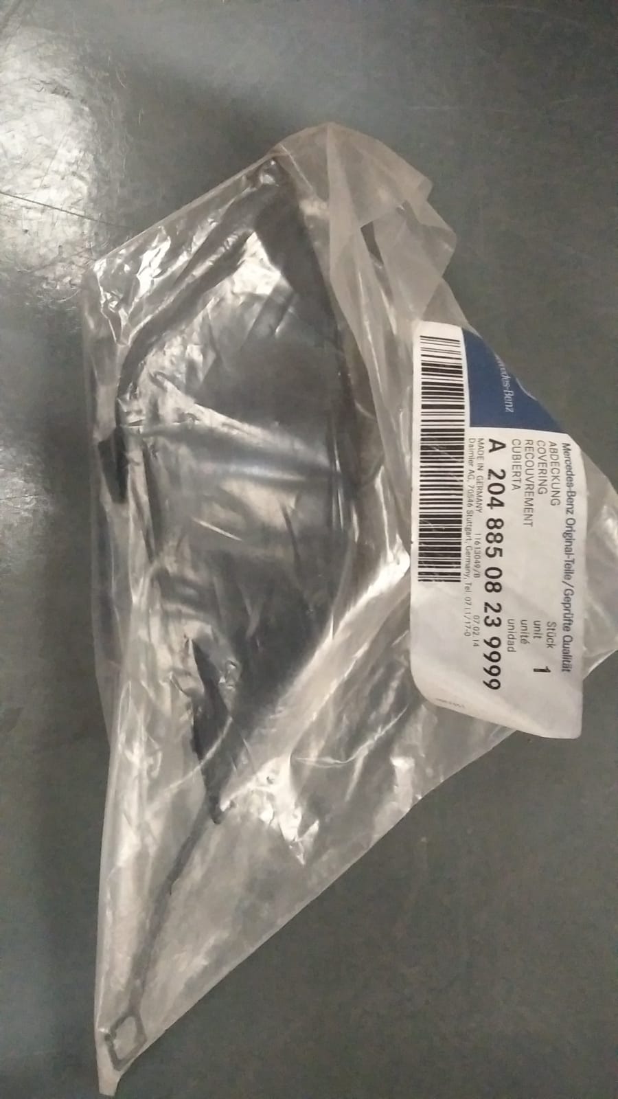 MERCEDES W204 ARKA TAMPON ÇEKİ DEMİRİ KAPAĞI